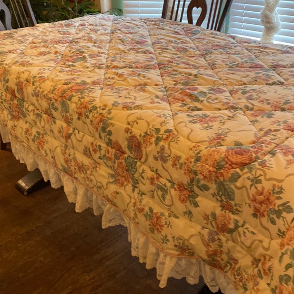 Croscill Bedding Vintage Crosscill Floral Twin Comforter Lace Trim